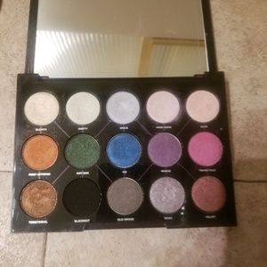 Urban Decay Distortion Eyeshadow Palette